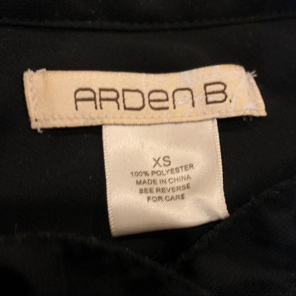 Arden B Sleeveless Ruffle button Down Tunic Top
Size: XS
Color: Black - Picture 8 of 9